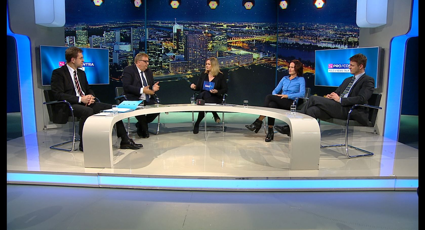 v.l.n.r.: Andreas Zakostelsky, Christoph Matznetter, Corinna Milborn, Eva
Glawischnig und Michael Fleischhacker