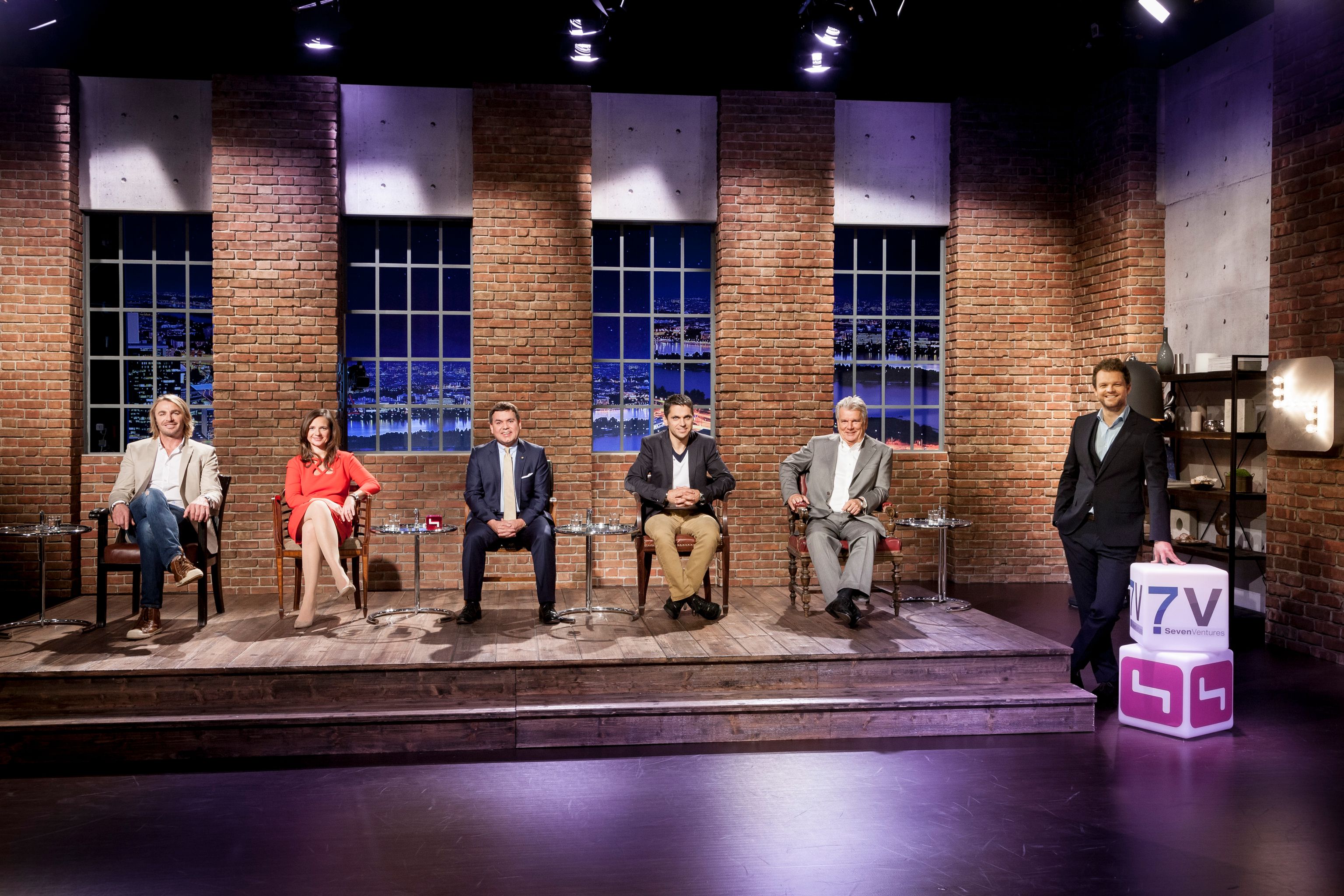 v.l.n.r. Leo Hillinger, Marie-Helene Ametsreiter, Heinrich Prokop, Michael
Altrichter und Hans Peter Haselsteiner sowie Daniel Zech für SevenVentures