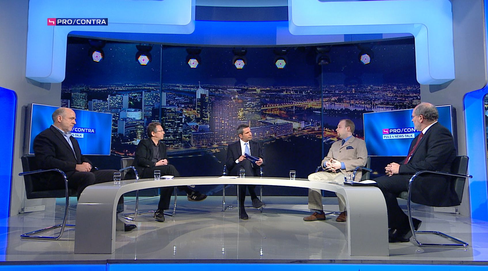 v.l.n.r. Martin Engelberg, Doron Rabinovici, Thomas Mohr, Georg Immanuel Nagel
und Omar Al-Rawi

(c) PULS 4