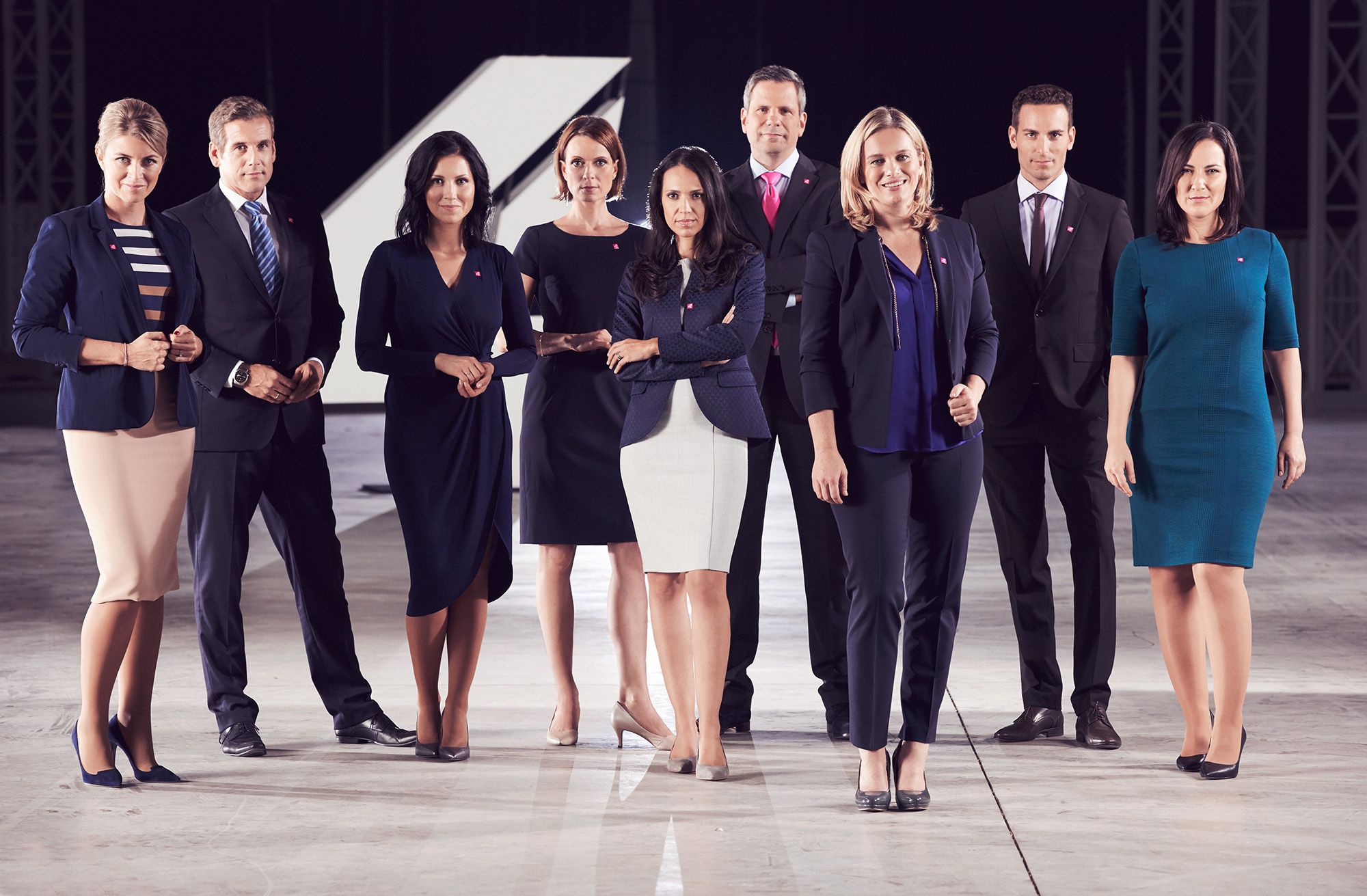 (c) PULS 4
v.l.n.r.: Sabine Loho, Werner Sejka, Alexandra Wachter, Isabella Richtar, Amira
Awad, Thomas Mohr, Corinna Milborn, Fabian Kissler, Manuela Raidl