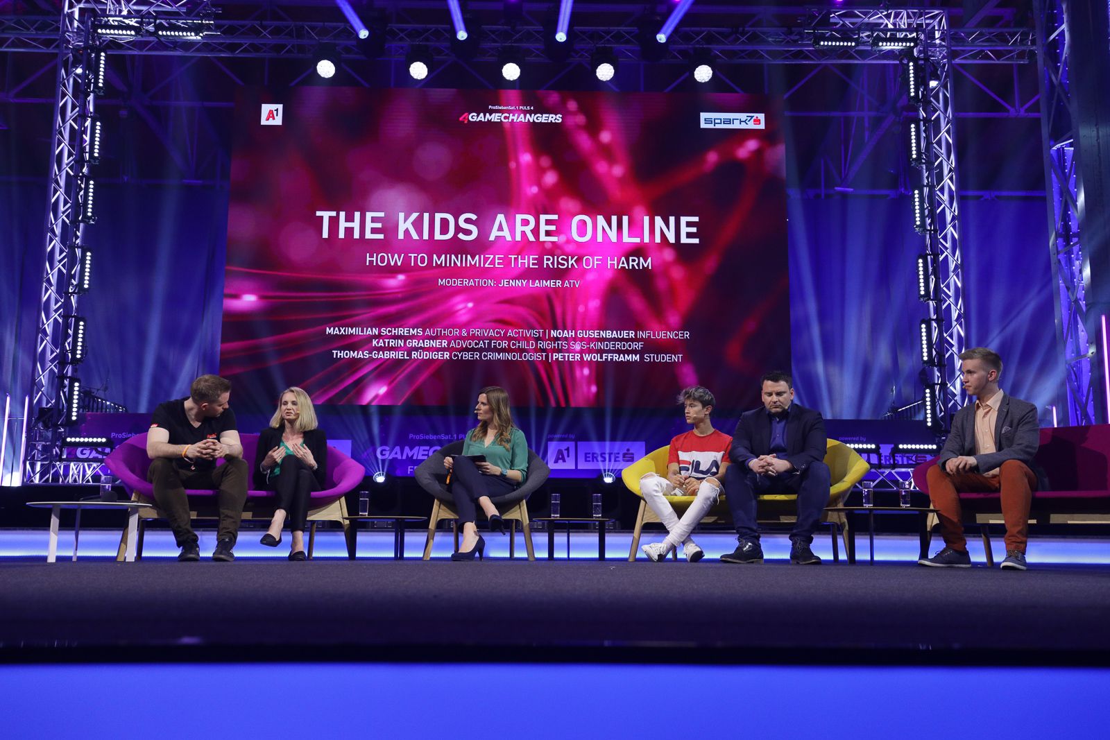 Jenny Laimer (ATV), Max Schrems (Author and privacy activist), Thomas Gabriel
Rüdiger (Cybercriminologist), Katrin Grabner (Advocat for child rights SOS
Kinderdorf), Noah Gusenbauer (Influencer), Peter Wolfframm (Student)